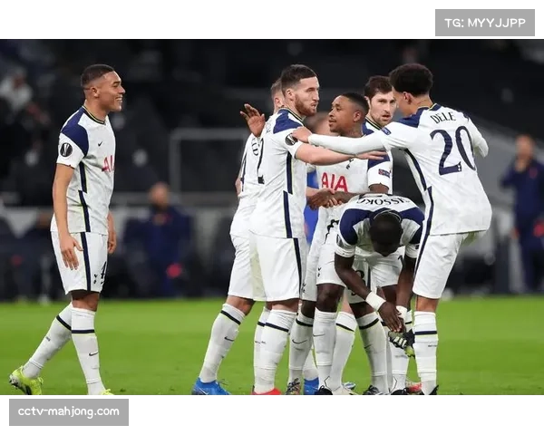 热那亚对阵乌迪内斯，两队风格相似，均强调快速通过中场寻求纵向打击